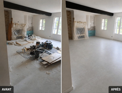Rénovation de sol avant-après : chantier transformé en une pièce lumineuse avec un revêtement gris moderne.